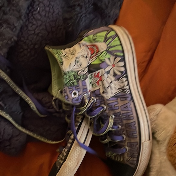 Hi, I’m selling these joker and Batman converse - Picture 4 of 4